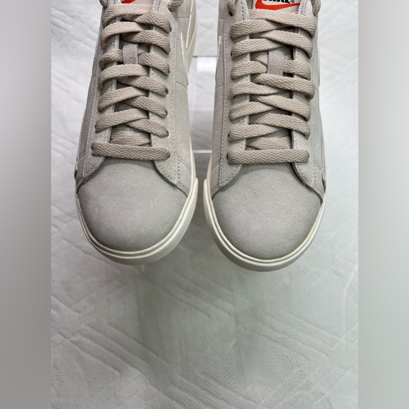 17: Womens Nike Blazer Low SD (sand / white suede) Size 6.5 - Picture 4 of 10